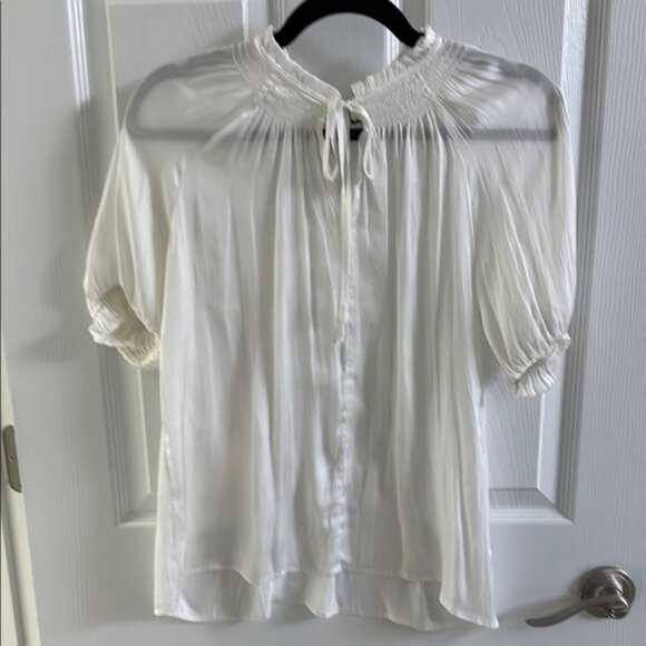 ❤️Collective Concepts Cream Puff Sleeve Blouse with Smocked Bib Collar - Picture 1 of 7